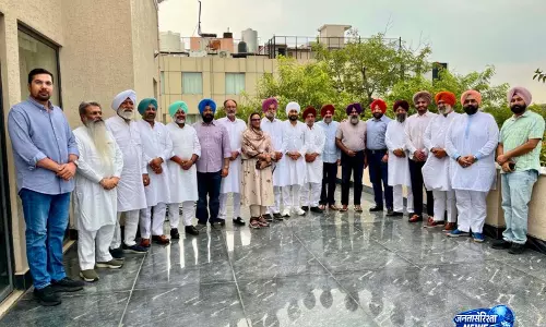 Punjab कांग्रेस में एकता का संदेश, चन्नी-रंधावा-पारगट ने हाईकमान को दिया संकेत Punjab कांग्रेस में एकता का संदेश, चन्नी-रंधावा-पारगट ने हाईकमान को दिया संकेत