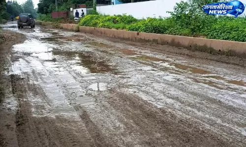 कांचीकोड औद्योगिक क्षेत्र में अव्यवस्थित सड़क निर्माण से संकट, बारिश ने बढ़ाई परेशानी