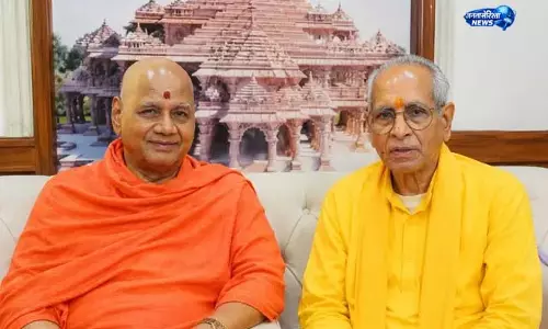 चंपत राय और गोविंद देव गिरि पहुंचे बैठक में चंपत राय और गोविंद देव गिरि पहुंचे बैठक में
