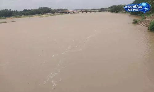 मानसून में पहली बार भरतपुरा नदी में उफान, अवैध रेत खनन से नदी तंत्र पर संकट गहराया मानसून में पहली बार भरतपुरा नदी में उफान, अवैध रेत खनन से नदी तंत्र पर संकट गहराया