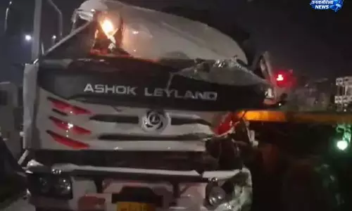 ट्रक जांच के दौरान ट्रैफिक पुलिस पर बड़ा हादसा ट्रक जांच के दौरान ट्रैफिक पुलिस पर बड़ा हादसा