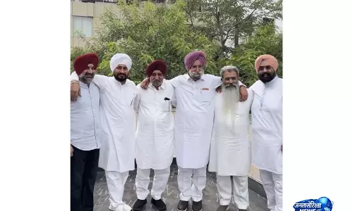 पंजाब कांग्रेस में गुटबाजी तेज, चन्नी गुट ने AICC बैठक छोड़ दिल्ली में हाईकमान से की मुलाकात पंजाब कांग्रेस में गुटबाजी तेज, चन्नी गुट ने AICC बैठक छोड़ दिल्ली में हाईकमान से की मुलाकात