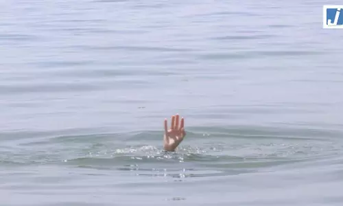 मछुआरे की डूबने से मौत, खराब मौसम में समुद्र में हुए हादसे में लापता छह लोगों की तलाश जारी मछुआरे की डूबने से मौत, खराब मौसम में समुद्र में हुए हादसे में लापता छह लोगों की तलाश जारी