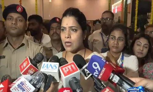 मुंबई में भारी बारिश का असर, BMC स्कूल मंगलवार तक बंद; नागरिकों से घर में रहने की अपील मुंबई में भारी बारिश का असर, BMC स्कूल मंगलवार तक बंद; नागरिकों से घर में रहने की अपील