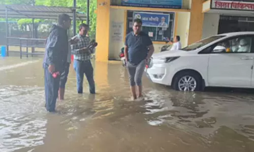 जिला अस्पताल में भरा पानी, पहली बारिश में ही जलमग्न जिला अस्पताल में भरा पानी, पहली बारिश में ही जलमग्न