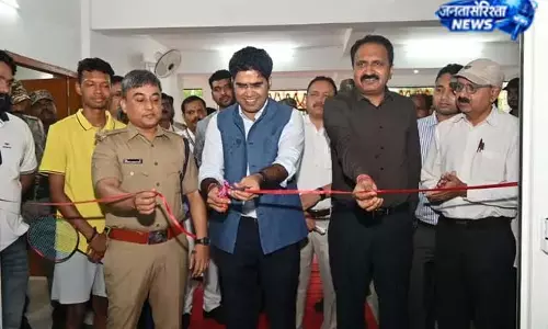 डीसी-एसपी ने किया इंडोर स्टेडियम का उद्घाटन डीसी-एसपी ने किया इंडोर स्टेडियम का उद्घाटन