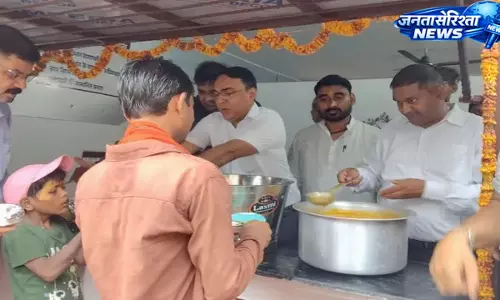 वाराणसी में फूड बैंक की नई पहल, जरूरतमंदों के लिए निःशुल्क भोजन वितरण सेवा शुरू