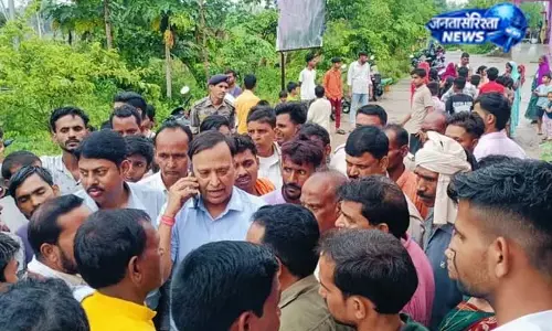 प्रसव के बाद महिला की मौत, डंडई CHC में हंगामा प्रसव के बाद महिला की मौत, डंडई CHC में हंगामा