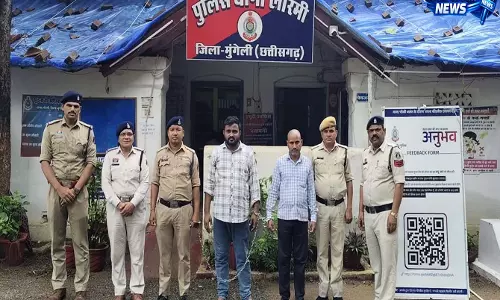 घर में घुसकर युवती से किया छेड़छाड़, दो आरोपी गिरफ्तार घर में घुसकर युवती से किया छेड़छाड़, दो आरोपी गिरफ्तार