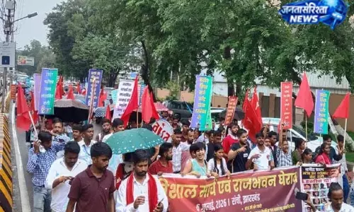 क्लस्टर सिस्टम हटाने को लेकर AISA का विरोध प्रदर्शन क्लस्टर सिस्टम हटाने को लेकर AISA का विरोध प्रदर्शन