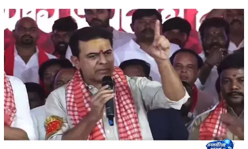 KTR का सीएम रेवंत रेड्डी पर बड़ा आरोप, कहा- दिल्ली पैसे ले जा रहे हैं मुख्यमंत्री KTR का सीएम रेवंत रेड्डी पर बड़ा आरोप, कहा- दिल्ली पैसे ले जा रहे हैं मुख्यमंत्री