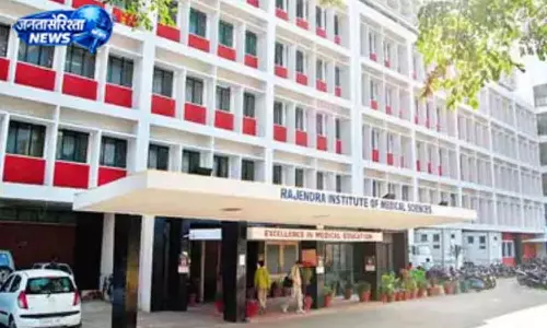 रिम्स में हादसा: चौथे तल्ले से गिरी महिला रिम्स में हादसा: चौथे तल्ले से गिरी महिला