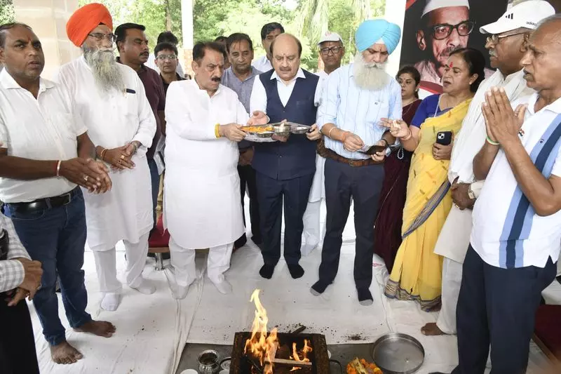 पूर्व प्रधानमंत्री नंदा की जयंती पर रक्तदान, वृक्षारोपण पूर्व प्रधानमंत्री नंदा की जयंती पर रक्तदान, वृक्षारोपण