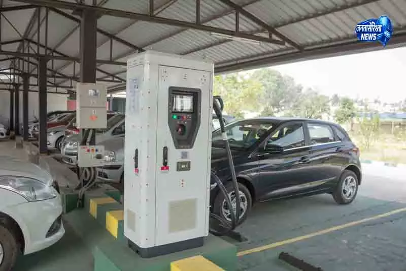 Delhi में 2030 तक 32,000 EV चार्जिंग पॉइंट का लक्ष्य: Rekha Gupta Delhi में 2030 तक 32,000 EV चार्जिंग पॉइंट का लक्ष्य: Rekha Gupta