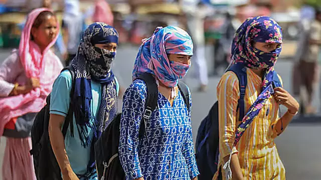 तमिलनाडु में भीषण गर्मी का असर, छह स्थानों पर 100 डिग्री फारेनहाइट पार तमिलनाडु में भीषण गर्मी का असर, छह स्थानों पर 100 डिग्री फारेनहाइट पार