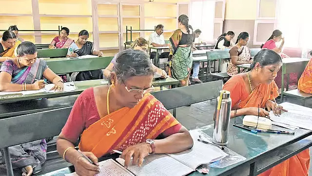 तमिलनाडु में TET पेपर-2 परीक्षा में 1.60 लाख से अधिक शिक्षक हुए शामिल