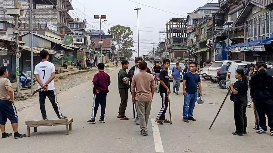 Manipur : कांगपोकपी में फायरिंग, 8 वर्षीय बच्ची समेत दो घायल, इंफाल में इलाज जारी Manipur : कांगपोकपी में फायरिंग, 8 वर्षीय बच्ची समेत दो घायल, इंफाल में इलाज जारी