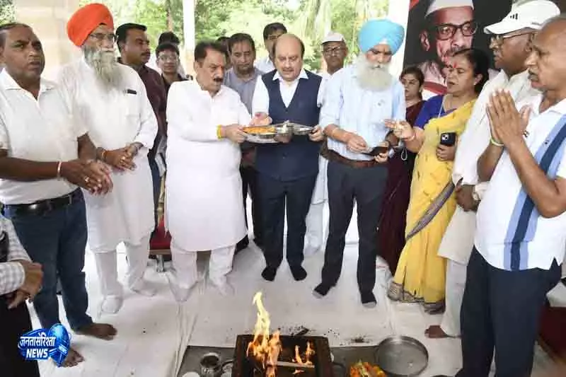 Kurukshetra केयू में पूर्व प्रधानमंत्री नंदा की जयंती पर रक्तदान, वृक्षारोपण Kurukshetra केयू में पूर्व प्रधानमंत्री नंदा की जयंती पर रक्तदान, वृक्षारोपण