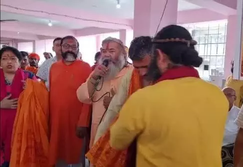 Jammu: पुरानी मंडी राम मंदिर में सांसद जुगल किशोर शर्मा का दौरा Jammu: पुरानी मंडी राम मंदिर में सांसद जुगल किशोर शर्मा का दौरा