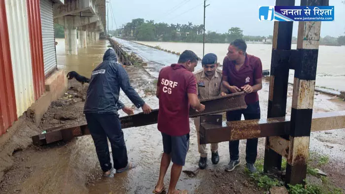 भारी बारिश के चलते रायपुर-दुर्ग के बीच सड़क संपर्क प्रभावित भारी बारिश के चलते रायपुर-दुर्ग के बीच सड़क संपर्क प्रभावित