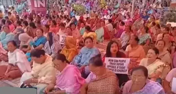 Manipur: छह नागा नागरिकों की हत्या की निंदा करते हुए धरना प्रदर्शन Manipur: छह नागा नागरिकों की हत्या की निंदा करते हुए धरना प्रदर्शन