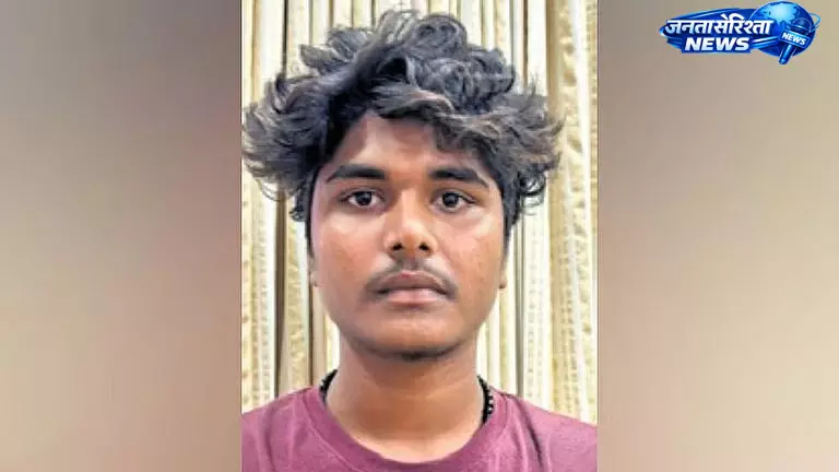 Bellary : नकली हथियारों के साथ रील बनाकर वायरल करने वाले तीन युवक गिरफ्तार Bellary : नकली हथियारों के साथ रील बनाकर वायरल करने वाले तीन युवक गिरफ्तार