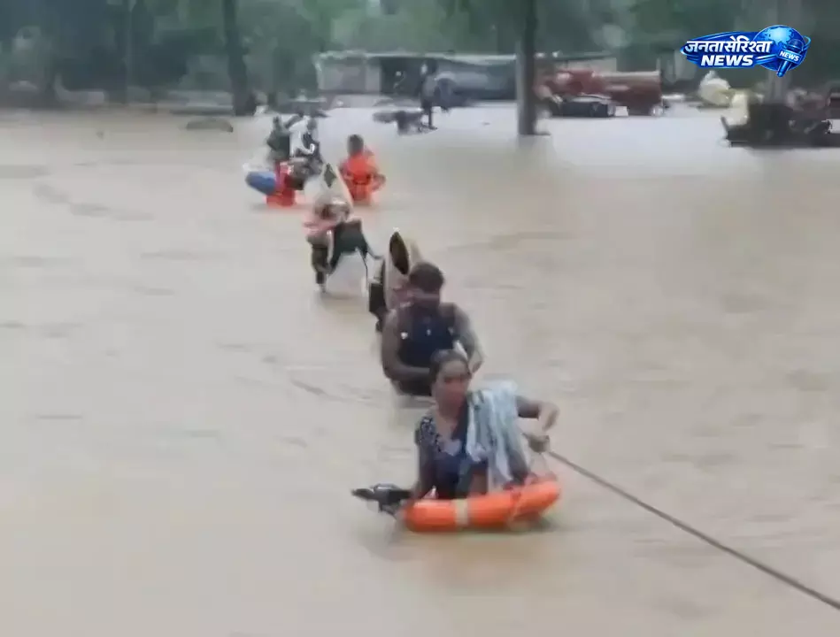 पश्चिमी ओडिशा में भारी बारिश से जनजीवन प्रभावित, छह जिलों में स्कूल-कॉलेज बंद पश्चिमी ओडिशा में भारी बारिश से जनजीवन प्रभावित, छह जिलों में स्कूल-कॉलेज बंद