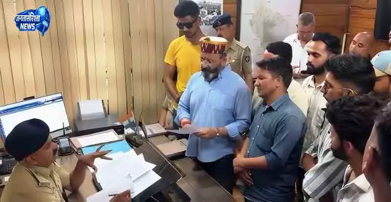 Kullu अस्पताल में भीड़ इकट्ठा करने पर दो पर मामला दर्ज Kullu अस्पताल में भीड़ इकट्ठा करने पर दो पर मामला दर्ज