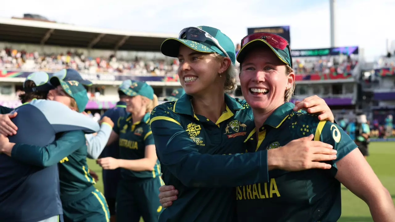 Womens T20 WC: मैच इंग्लैंड से हारे और साइवर-ब्रंट क्रेडिट ऑस्ट्रेलियाई टीम को दे गईं Womens T20 WC: मैच इंग्लैंड से हारे और साइवर-ब्रंट क्रेडिट ऑस्ट्रेलियाई टीम को दे गईं