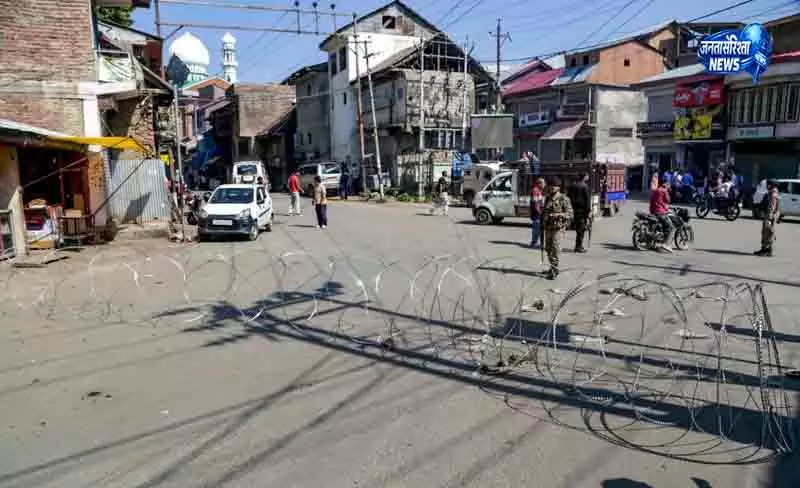 जम्मू-कश्मीर के Shopian में सुरक्षा बलों की कार्रवाई जारी जम्मू-कश्मीर के Shopian में सुरक्षा बलों की कार्रवाई जारी