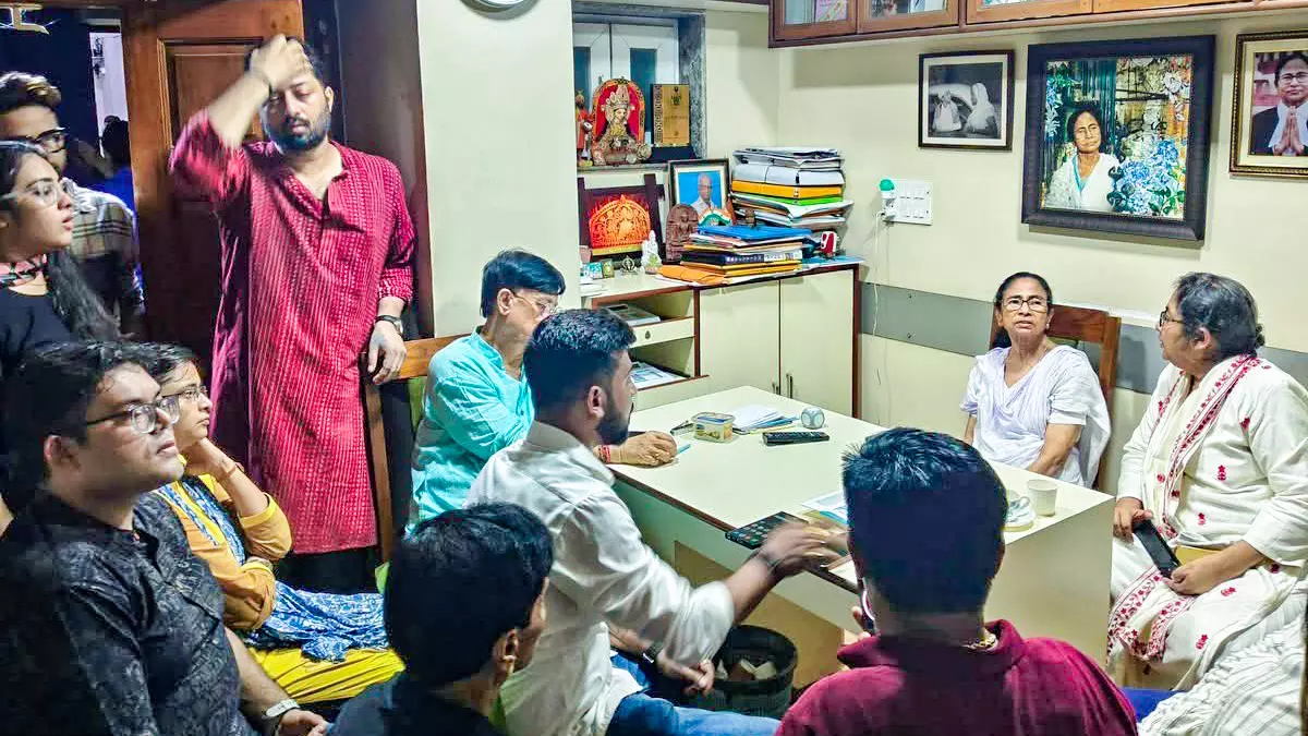 बारुईपुर तनाव: TMC नेताओं का आरोप, ममता बनर्जी के दौरे पर लगी रोक बारुईपुर तनाव: TMC नेताओं का आरोप, ममता बनर्जी के दौरे पर लगी रोक
