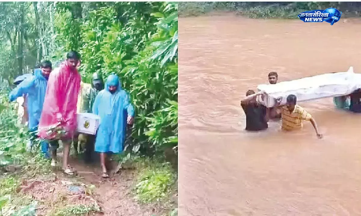 Karnataka : गांव में अंतिम संस्कार के लिए बाढ़ पार Karnataka : गांव में अंतिम संस्कार के लिए बाढ़ पार