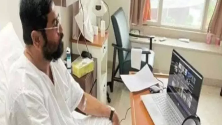 महाराष्ट्र में भारी बारिश: अस्पताल के बिस्तर से सीएम एकनाथ शिंदे ने ली बैठक महाराष्ट्र में भारी बारिश: अस्पताल के बिस्तर से सीएम एकनाथ शिंदे ने ली बैठक
