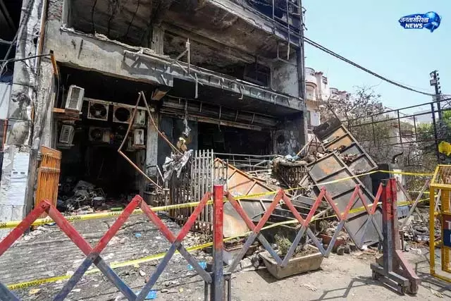लखनऊ में अवैध इमारत पर बड़ी कार्रवाई की तैयारी लखनऊ में अवैध इमारत पर बड़ी कार्रवाई की तैयारी