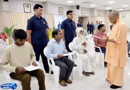Officials को निर्देश, शिकायतों का तुरंत निस्तारण करें Officials को निर्देश, शिकायतों का तुरंत निस्तारण करें