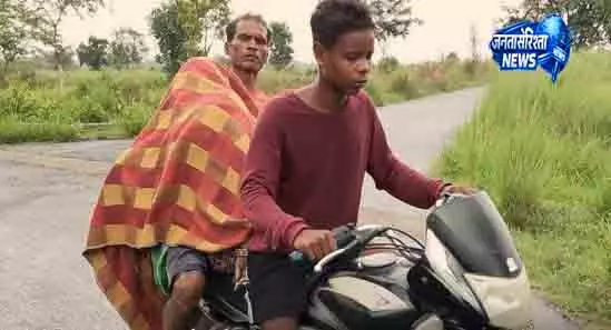 Jharsuguda में शव वाहन न मिलने पर हंगामा Jharsuguda में शव वाहन न मिलने पर हंगामा