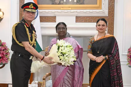 राष्ट्रपति द्रौपदी मुर्मु से मिले थलसेना प्रमुख राष्ट्रपति द्रौपदी मुर्मु से मिले थलसेना प्रमुख