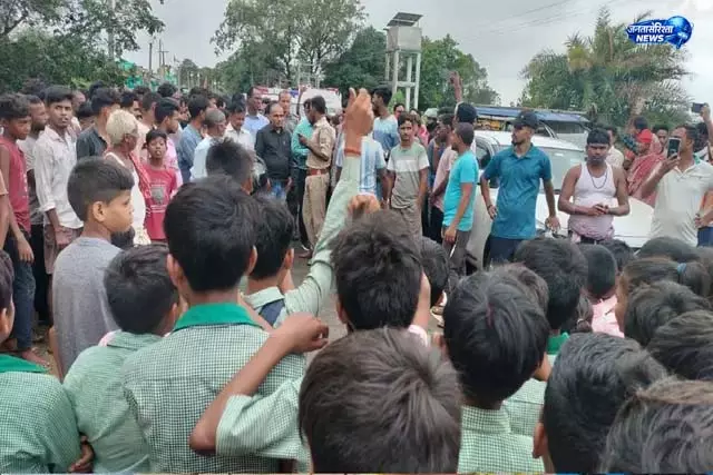 चांदना स्कूल विवाद से मचा बवाल चांदना स्कूल विवाद से मचा बवाल