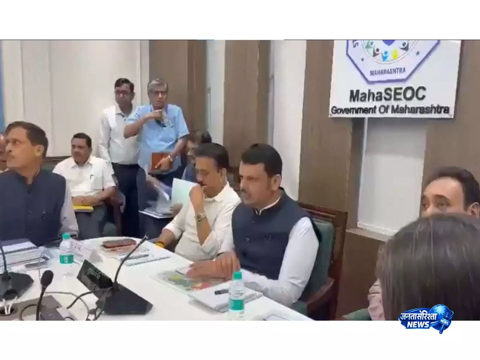Mumbai में भारी बारिश से हड़कंप, रेड अलर्ट जारी; 7 की मौत, कई इलाकों में निकासी Mumbai में भारी बारिश से हड़कंप, रेड अलर्ट जारी; 7 की मौत, कई इलाकों में निकासी