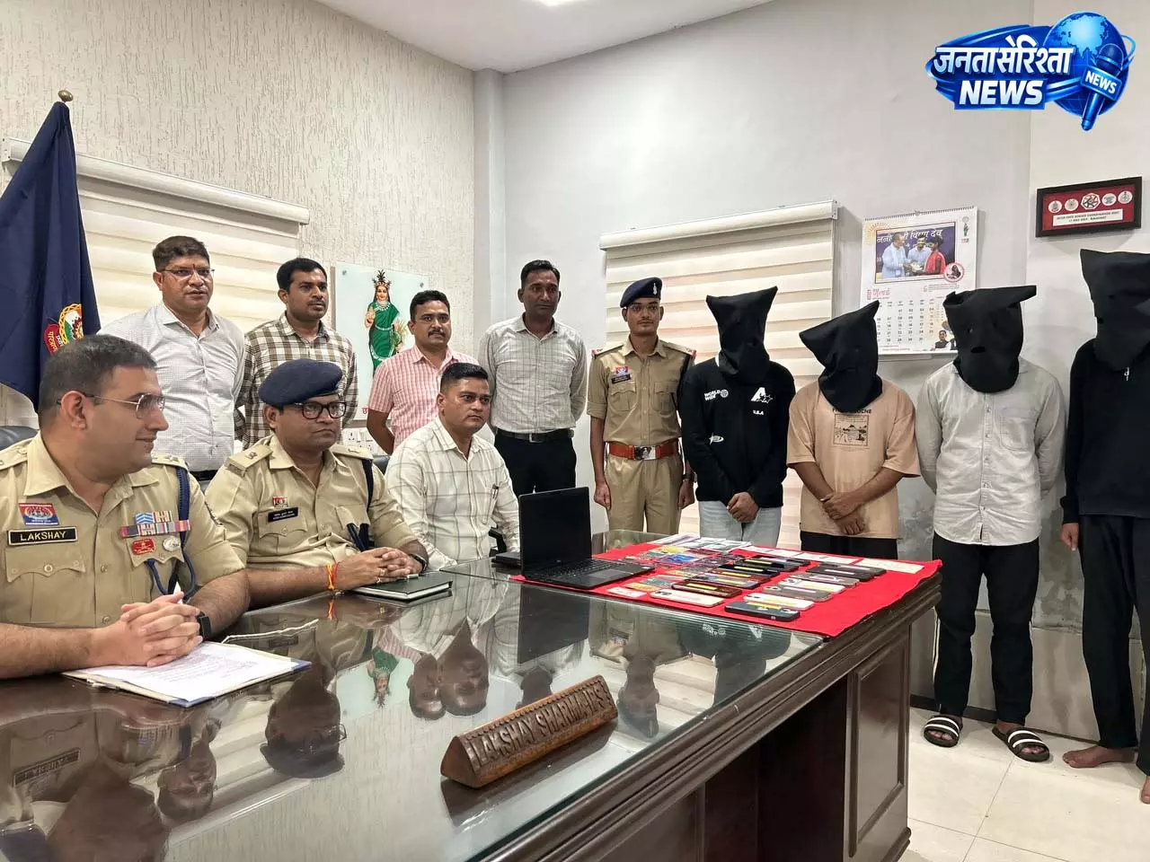ऑनलाइन सट्टा और म्यूल बैंक खातों के नेटवर्क का भंडाफोड़, चार आरोपी गिरफ्तार ऑनलाइन सट्टा और म्यूल बैंक खातों के नेटवर्क का भंडाफोड़, चार आरोपी गिरफ्तार