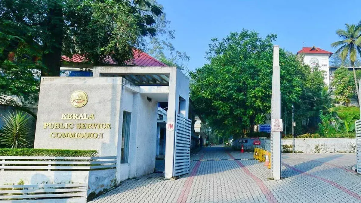DIET लेक्चरर और सूचना अधिकारी भर्ती पर उठे सवाल, PSC विवाद में नया खुलासा DIET लेक्चरर और सूचना अधिकारी भर्ती पर उठे सवाल, PSC विवाद में नया खुलासा