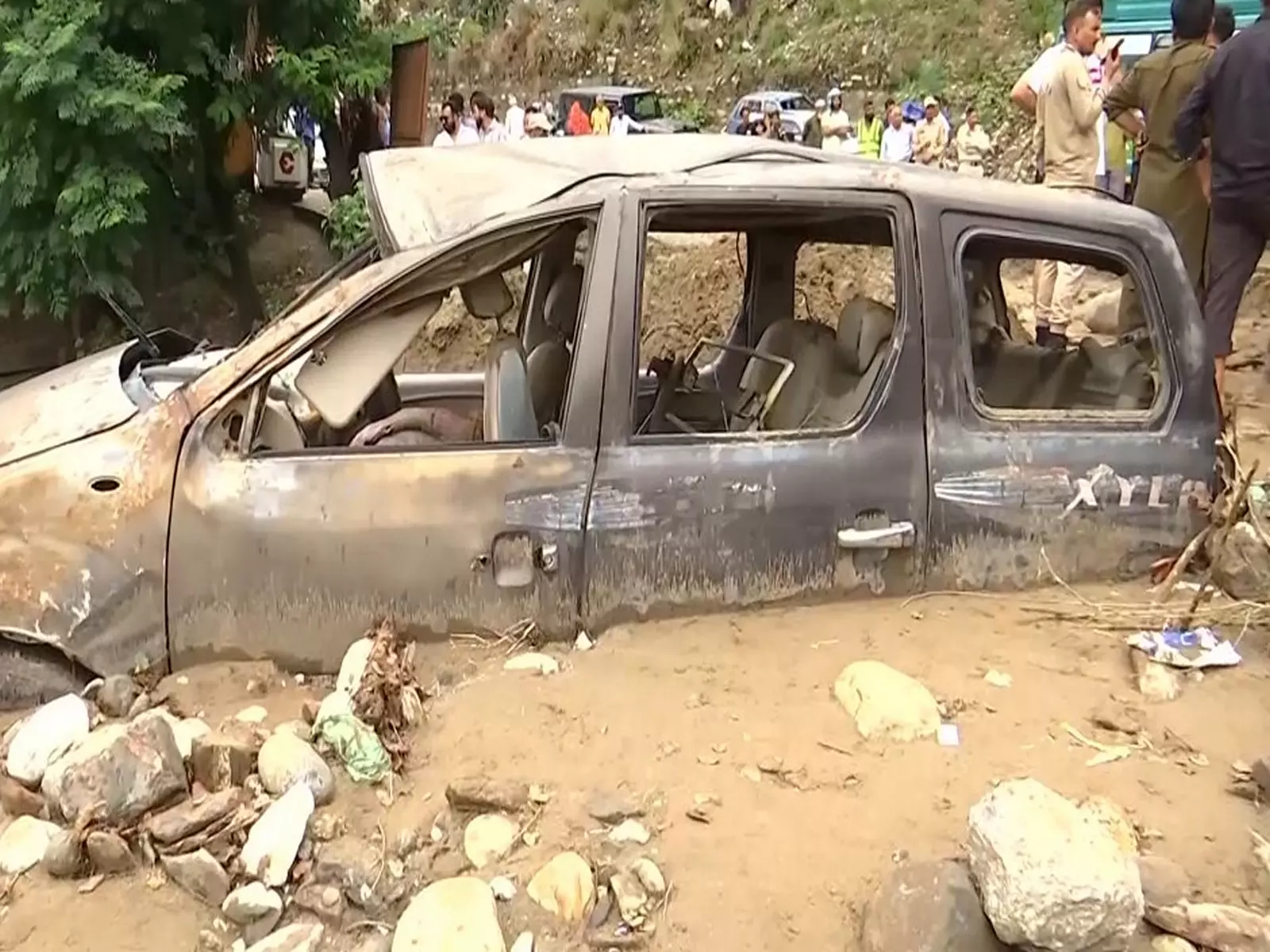 जम्मू-कश्मीर: चेनाब घाटी में फ्लैश फ्लड से तबाही, NH-244 बंद; कवार हाइडल प्रोजेक्ट को नुकसान जम्मू-कश्मीर: चेनाब घाटी में फ्लैश फ्लड से तबाही, NH-244 बंद; कवार हाइडल प्रोजेक्ट को नुकसान