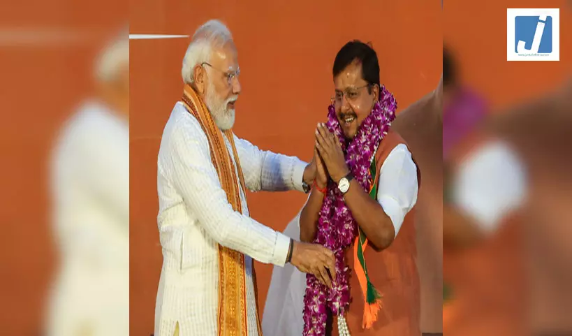 हर भाजपा कार्यकर्ता के लिए गर्व: विपक्ष के तंज पर प्रधानमंत्री मोदी ने नितिन नवीन की सादगी की तारीफ की हर भाजपा कार्यकर्ता के लिए गर्व: विपक्ष के तंज पर प्रधानमंत्री मोदी ने नितिन नवीन की सादगी की तारीफ की