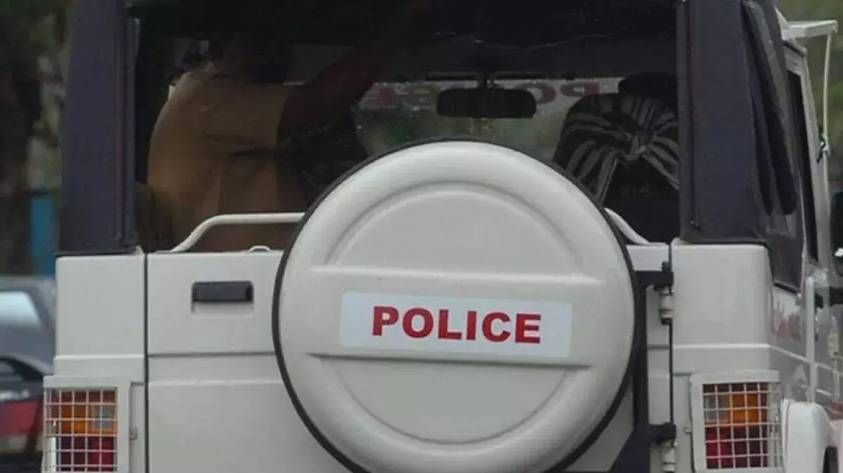 किडनैपिंग का डर या कुछ और? पुलिस के पीछा करने पर सामने आया एक अनचाहा मोड़ किडनैपिंग का डर या कुछ और? पुलिस के पीछा करने पर सामने आया एक अनचाहा मोड़