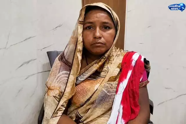 बिस्तर पर पेट्रोल छिड़ककर लगाई आग, जांच में जुटी पुलिस बिस्तर पर पेट्रोल छिड़ककर लगाई आग, जांच में जुटी पुलिस