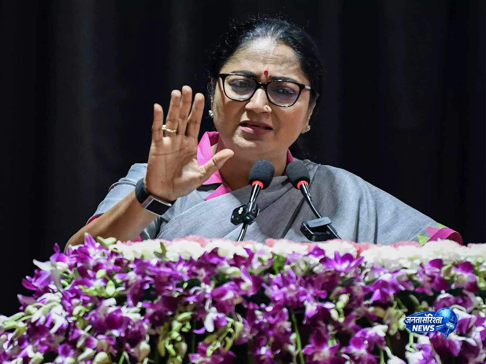 दिल्ली के मुख्यमंत्री ने रोहतास नगर और Bawana के वंचित परिवारों को आर्थिक सहायता बांटी दिल्ली के मुख्यमंत्री ने रोहतास नगर और Bawana के वंचित परिवारों को आर्थिक सहायता बांटी