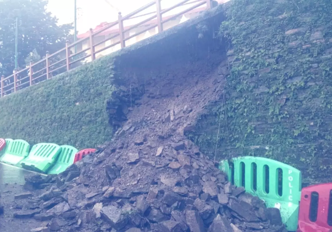 भारी बारिश से पंजाब में बाढ़ जैसे हालात, Himachal में भूस्खलन से हाईवे बाधित भारी बारिश से पंजाब में बाढ़ जैसे हालात, Himachal में भूस्खलन से हाईवे बाधित