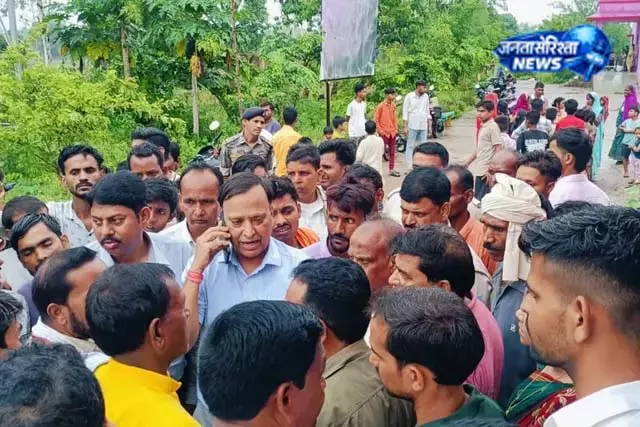 प्रसव के बाद महिला की मौत, डंडई CHC में हंगामा प्रसव के बाद महिला की मौत, डंडई CHC में हंगामा