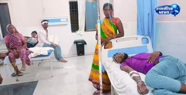 नहाने को लेकर लाठी-डंडे और ईंट-पत्थर चले नहाने को लेकर लाठी-डंडे और ईंट-पत्थर चले