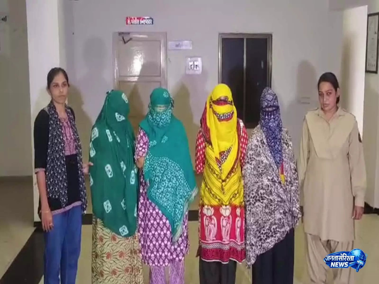 1 महीने की बच्ची का अपहरण और बिक्री का मामला, पुलिस ने घंटों में सुलझाया, 4 महिलाएं गिरफ्तार 1 महीने की बच्ची का अपहरण और बिक्री का मामला, पुलिस ने घंटों में सुलझाया, 4 महिलाएं गिरफ्तार